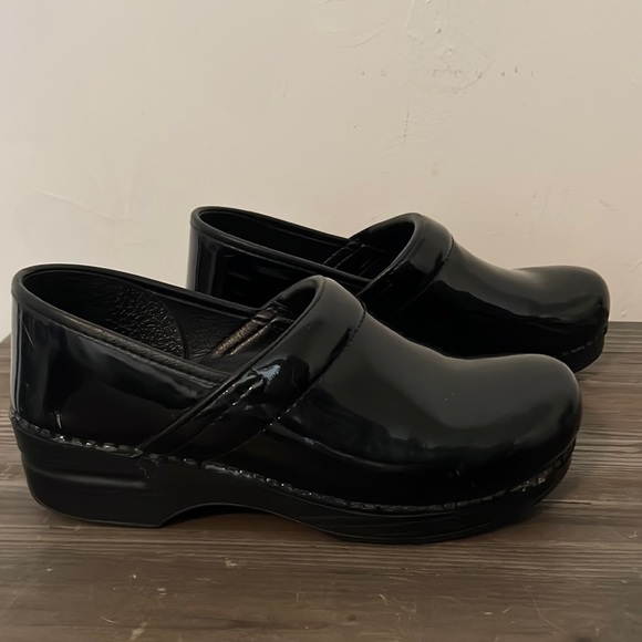 Dansko Shoes - DANSKO Professional Patent Black